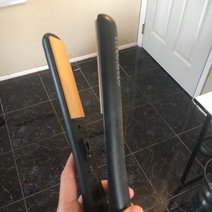 CHI hair straightener